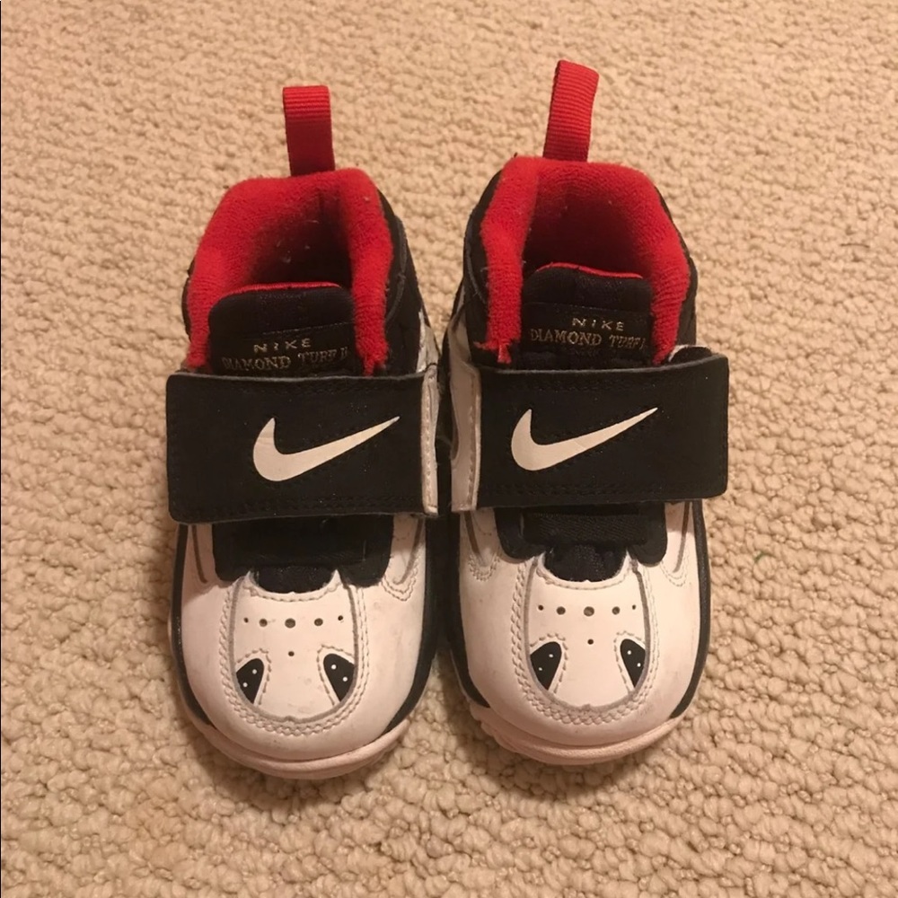Nike Diamond Turf II Boys Shoes